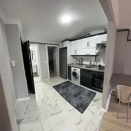 Modern With Balcony In Esenler 아파트 이스탄불