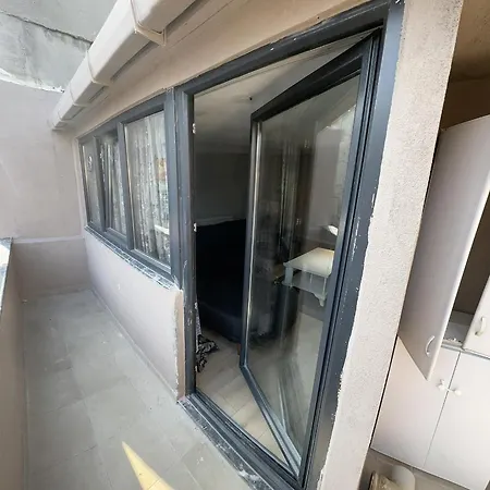 아파트 Modern With Balcony In Esenler *