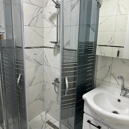 아파트 Modern With Balcony In Esenler *